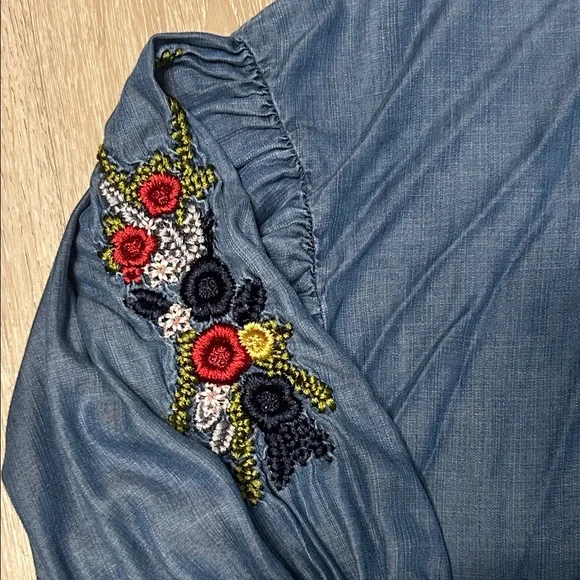 Bombeau Oversized Chambray 3/4 Floral Embroidered Puffed Sleeve Top Sz XS - Picture 3 of 7